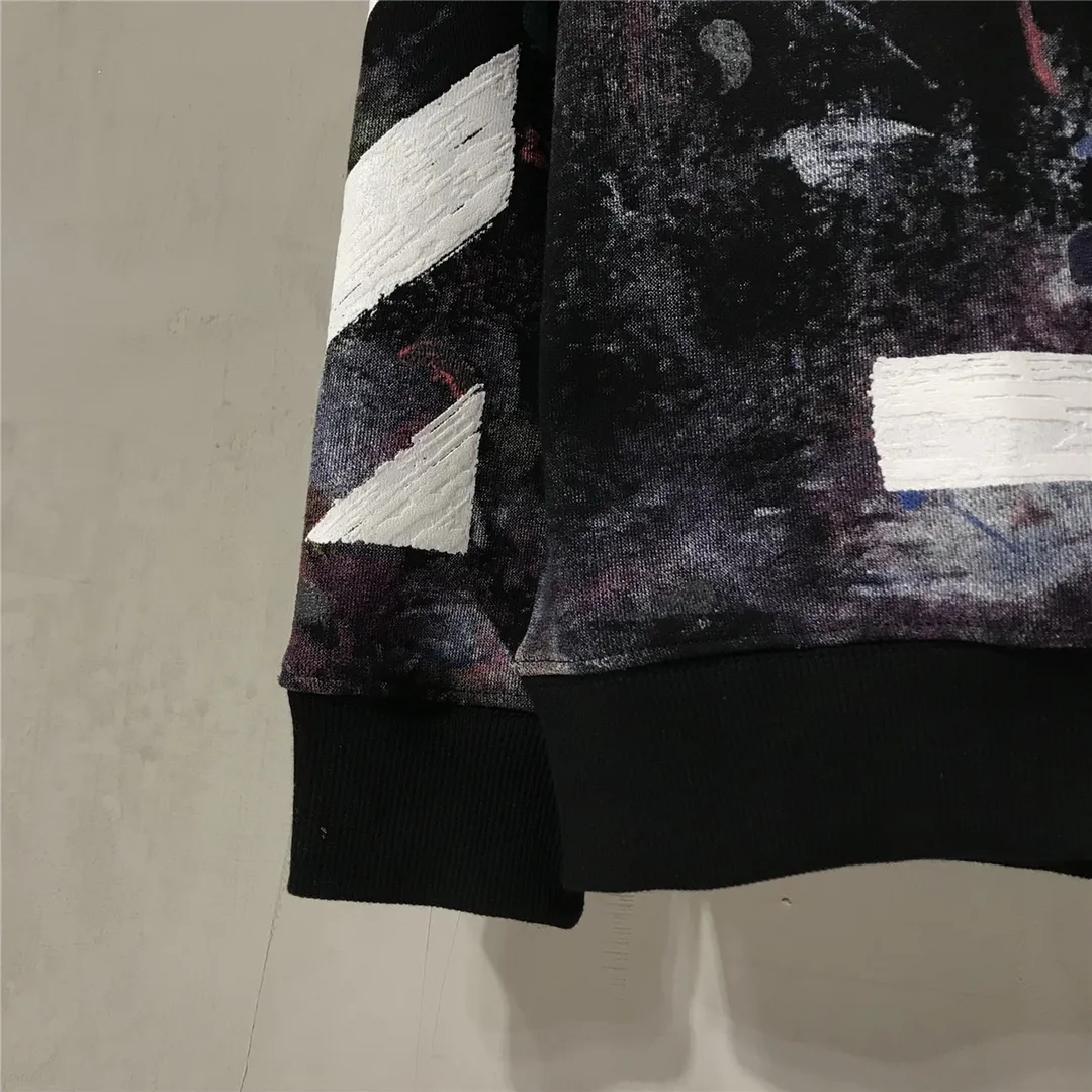 The top tested version OFFWHITE Starry Sky Fireworks, the strongest fireworks on earth, round neck pullover sweatshirt, 18-layer film heavy industry three-dimensional printing.  The fireworks color system is obtained through contrasting printing. There are eight panels in the whole body. Seven color sets and eight panels are printed in eight times. The first layer is gray, the second layer is white, the third layer is yellow, the fourth layer is green, the fifth layer is blue, the sixth layer is purple, the seventh layer is orange. The last layer is arrow paint printing. The seven colors are layered on each other, which will also create new colors. The arrows on the back and the front squares are first glued and then hung in four layers. The paint has an obvious concave and convex feeling. Quality speaks for itself in the details. The blue letters are electrostatic three-dimensional flocking. They are made separately and then printed through high-temperature thermal transfer. The difficulty is unprecedentedly high. I have made more than 80,000 pieces of fireworks series in total. More than half of the ones you see on the market are made by me!  Size chart